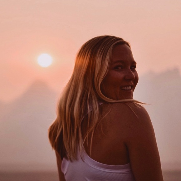 Meet your Posher, Ellinor - Picture 1 of 6